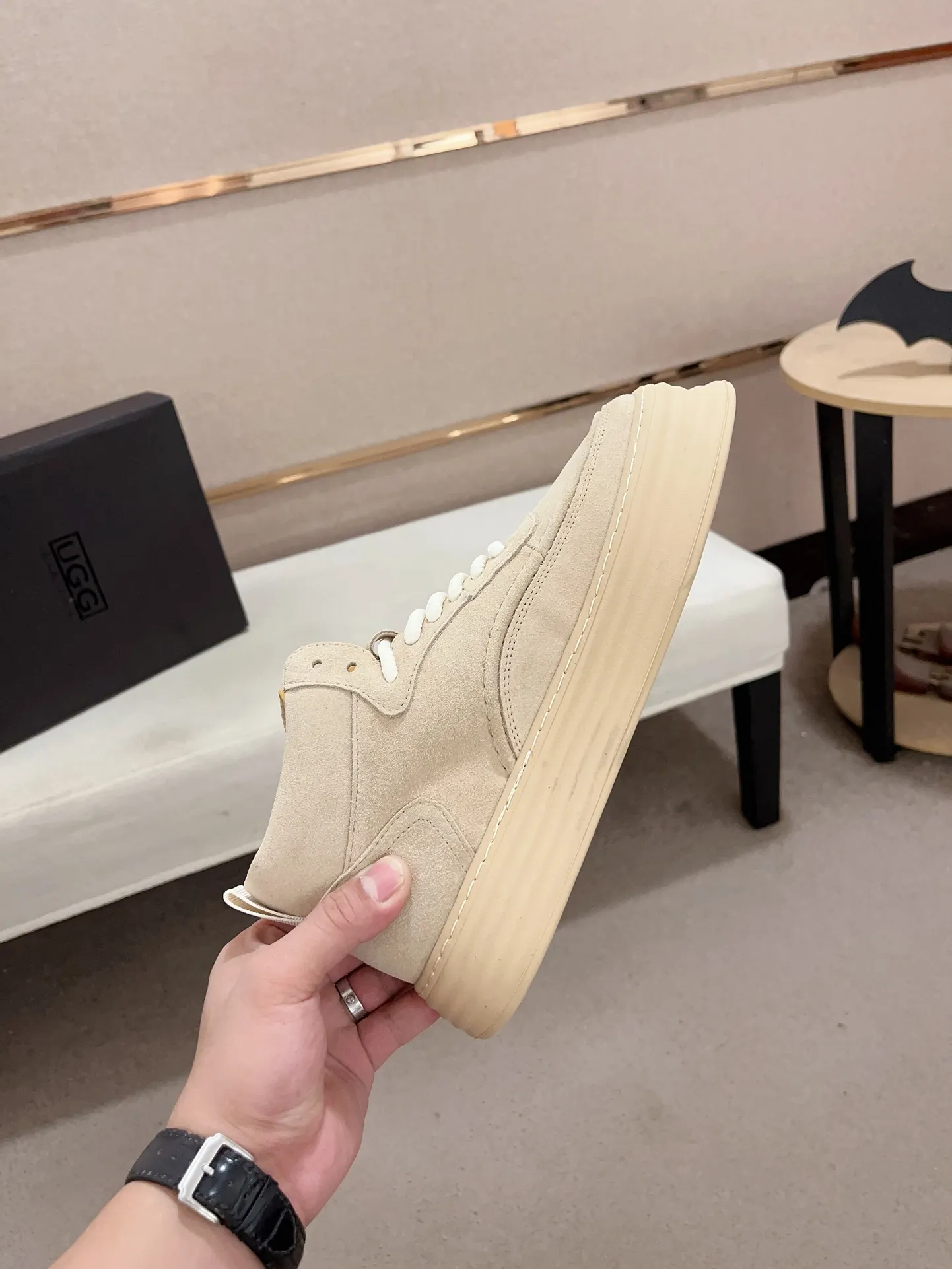 Factory price: 740💰North American men's shoes Ugg ☃️In the special sale of new high-quality men's shoes snow boots in autumn and winter, the nemesis of extreme cold weather! Made of cowhide leather, merino wool lining, and original outsole, whether driving, outdoor or daily wear, there is always one that suits you! Code number 39-44